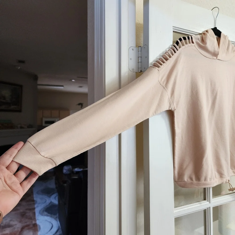 Forever 21 Peachy Pink Cropped Hoodie Ladder Cutout Shoulders Small